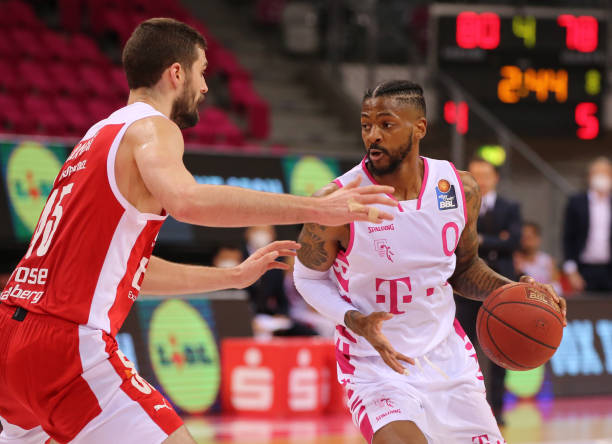 他与赞助商 他与赞助商